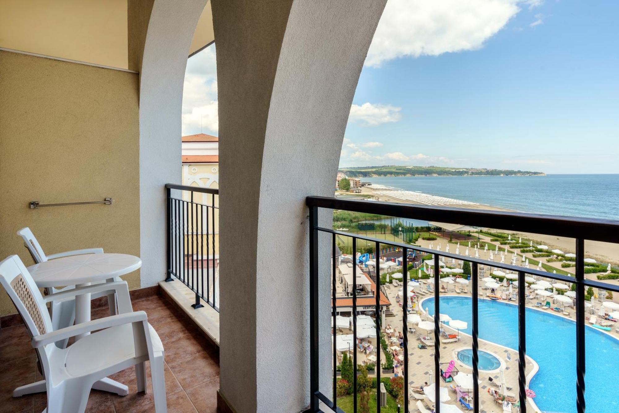 Alua Helios Bay Hotel Obzor Bagian luar foto