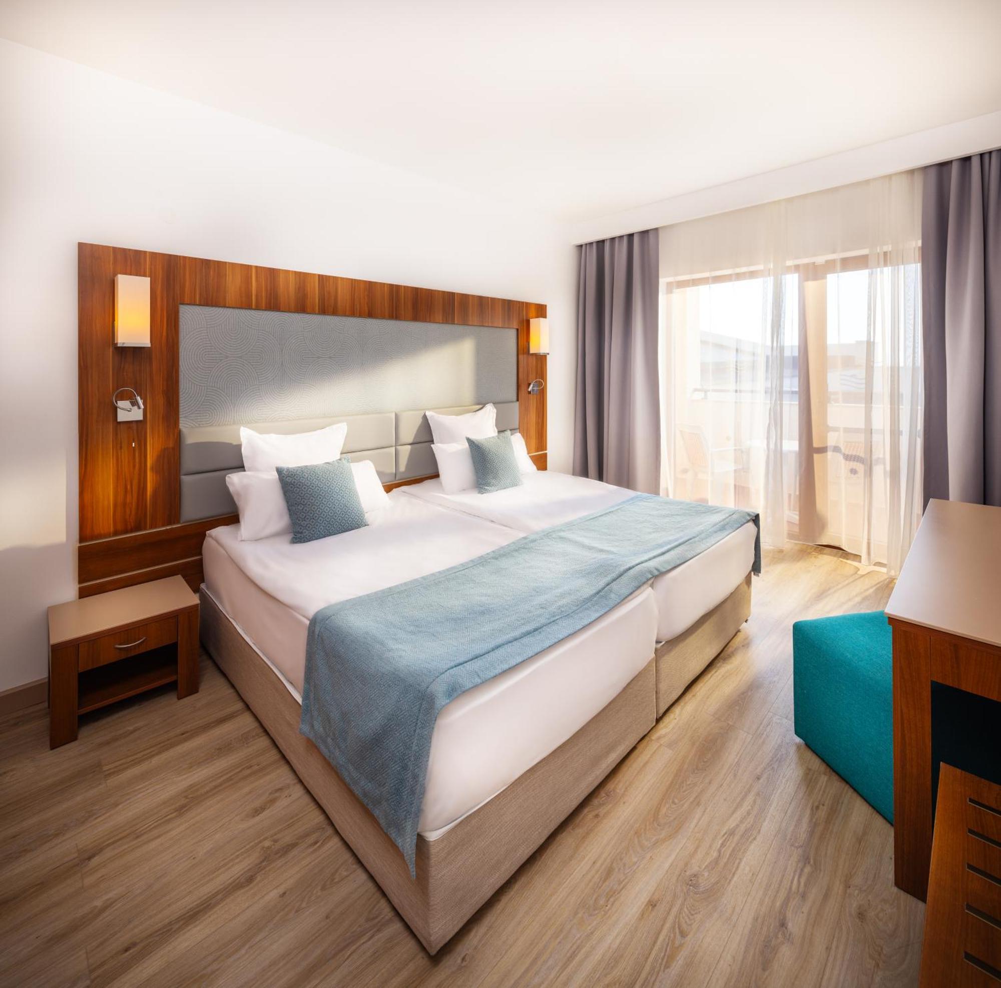 Alua Helios Bay Hotel Obzor Bagian luar foto